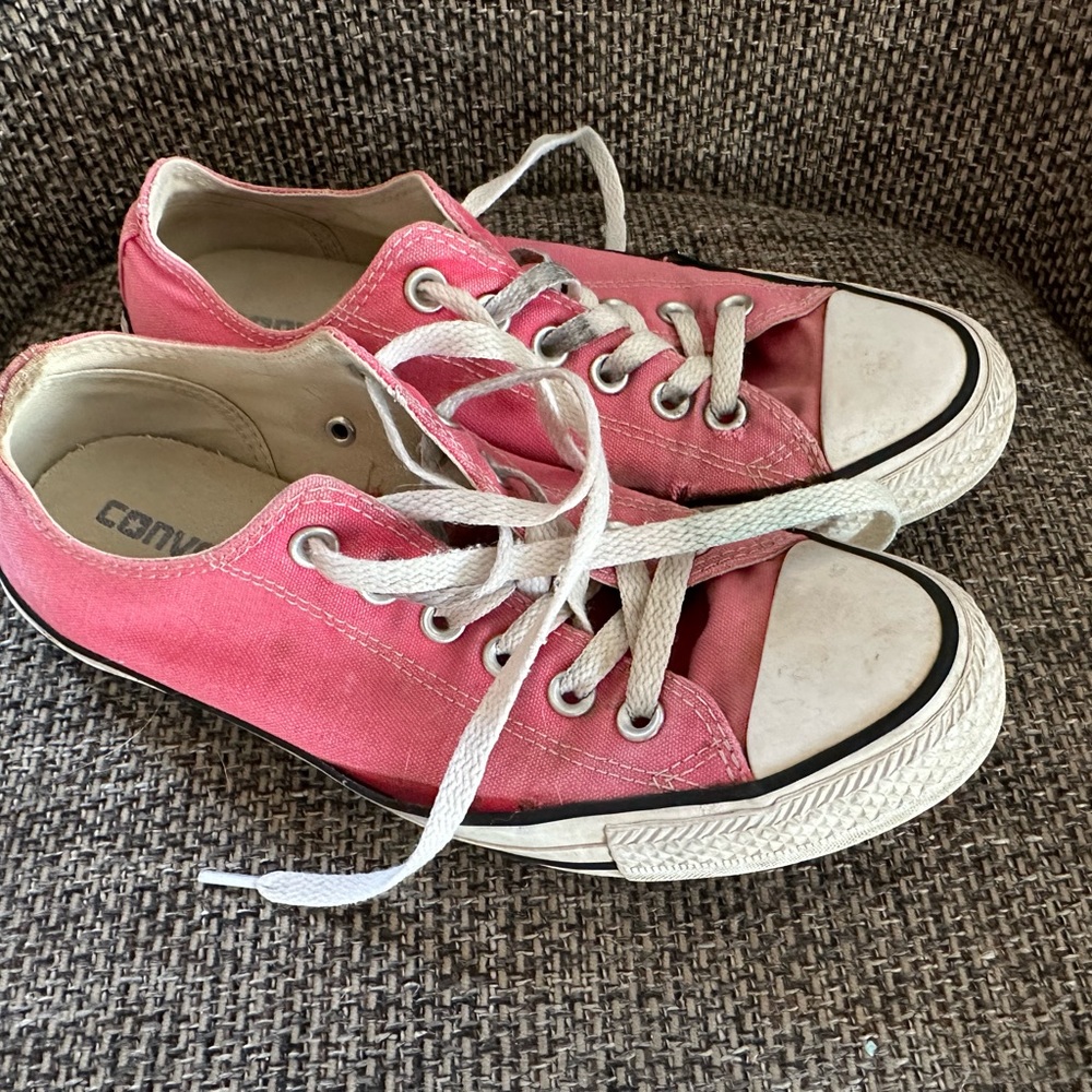 Women’s converse size 8